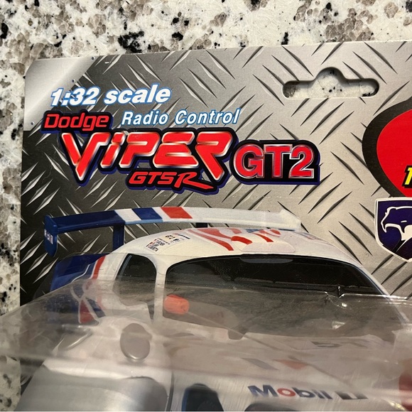 Dodge Viper radio control GT 2 car - Picture 8 of 11
